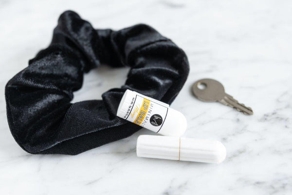 SAFARI Gift Bundle: Black EDC Kit + Zip-it Scrunchie + Pocket Mirror + Glasses Cleaner