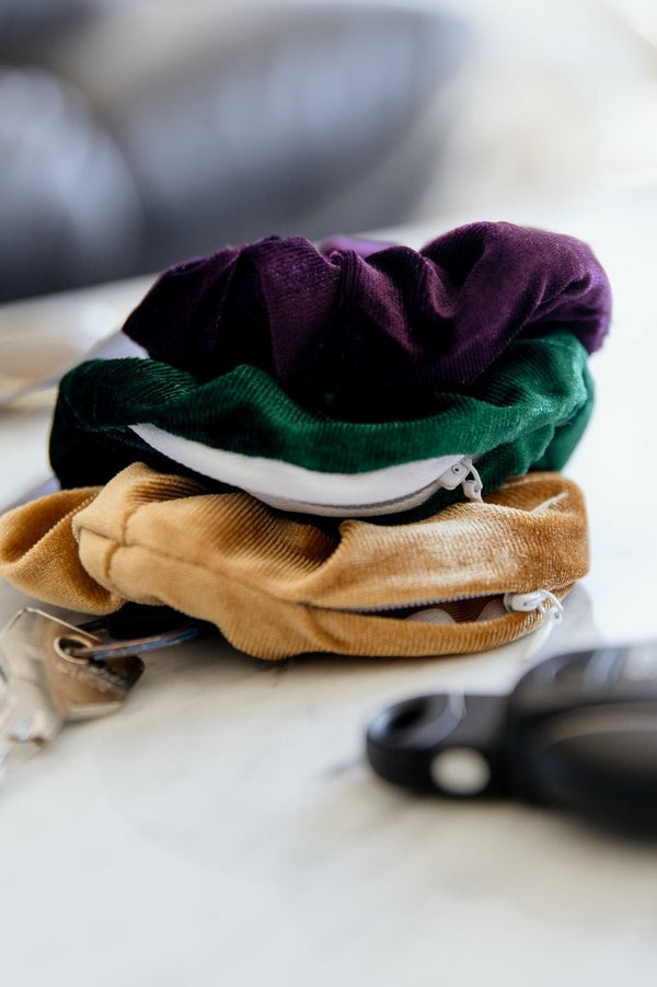 MINIMALS 'Zip It' Velvet Scrunchie - Emerald Green