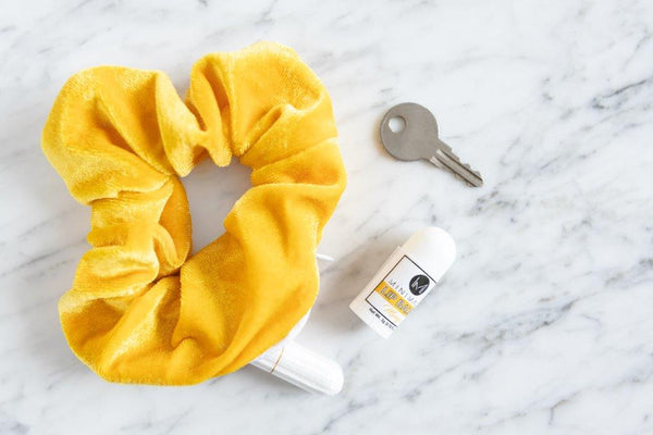 MINIMALS 'Zip It' Velvet Scrunchie - Canary Yellow